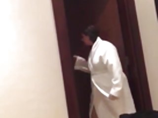 令人惊叹的小鸡用两个手指自慰