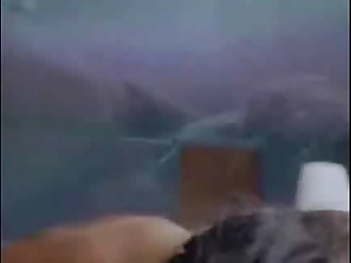 Tiffany Watson在被抓住之前变得很难受